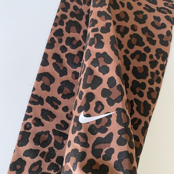 ❌SOLD Nike One Leopard Leggings - Picture 2 of 7